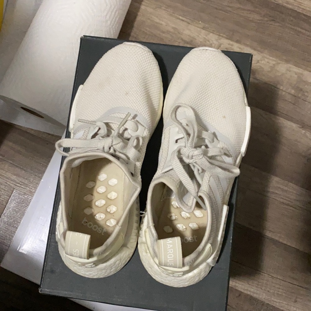 NMD_R1 W
